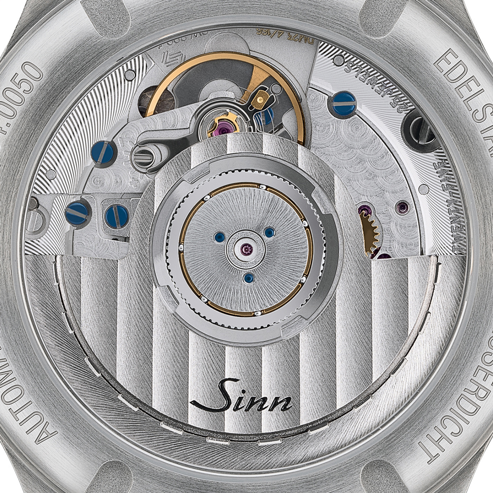 スイス製ムーブメント