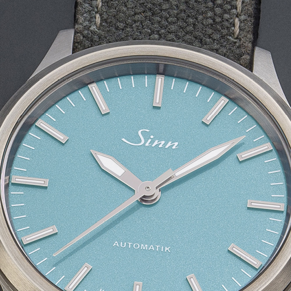 アクアマリンブルー