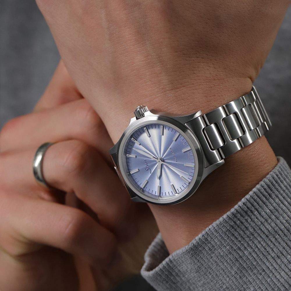 2025年秋の新作「556 Ice Blue」